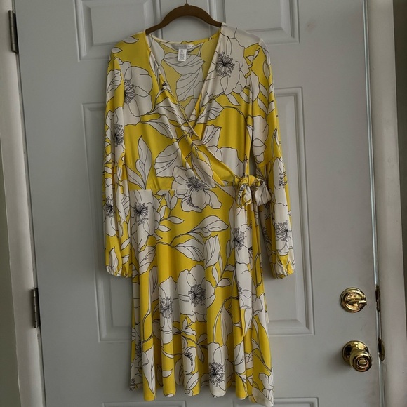 ❤️2/$15 or 3/$21❤️London Times Yellow/White Floral Wrap Dress, Size 4 - Picture 1 of 11